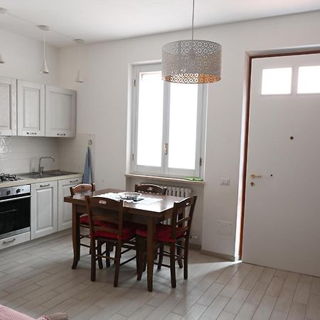 N080 - Numana, Bilocale Con Terrazzo In Centro Apartman Sirolo Kültér fotó